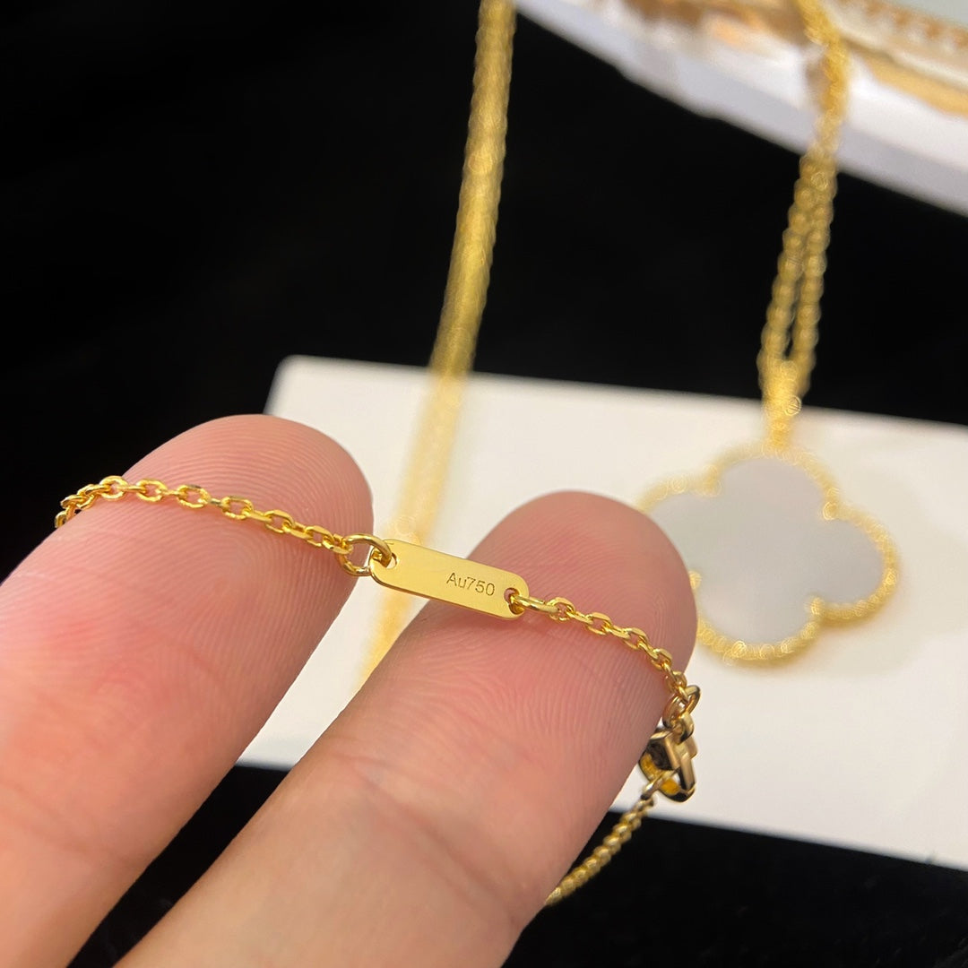 [OAK JURI]CLOVER 25MM MOP LARGE PENDANT NECKLACE