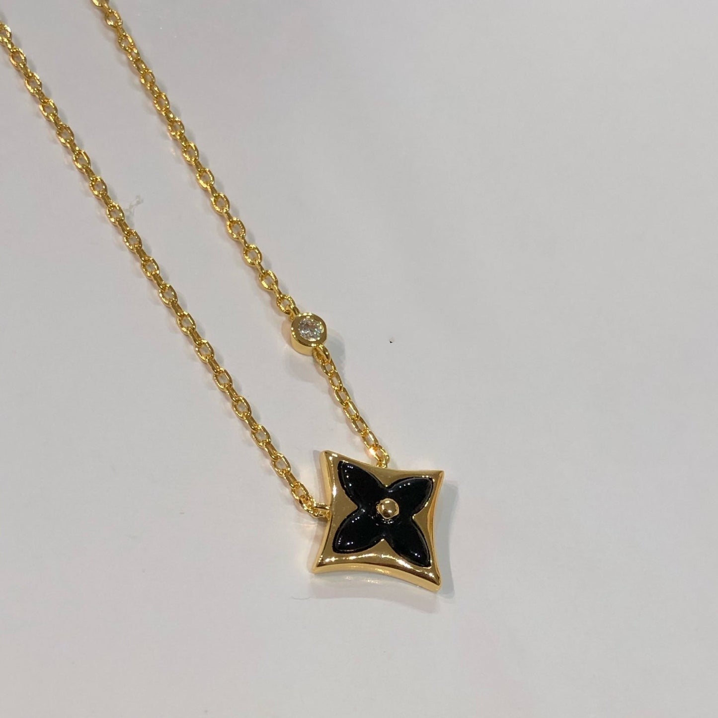 [OAK JURI]STAR BLACK MOP NECKLACE