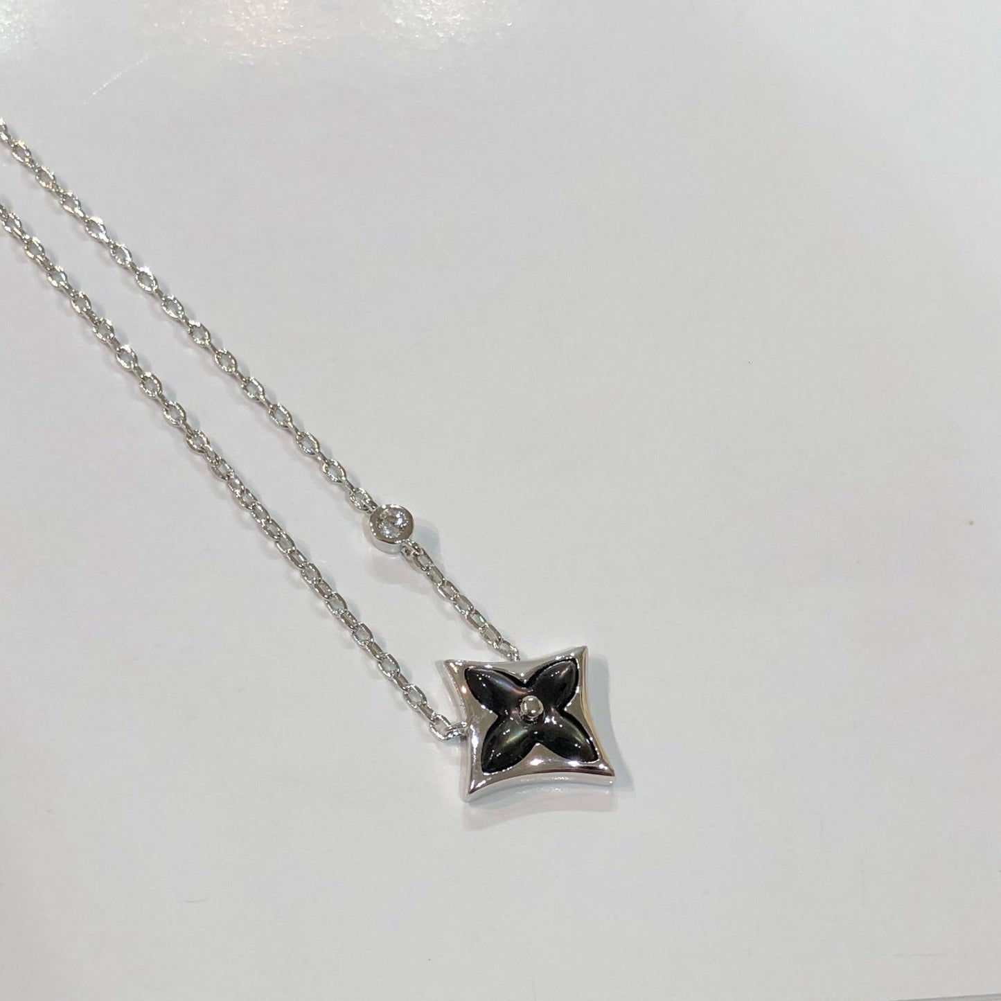 [OAK JURI]STAR BLACK MOP NECKLACE