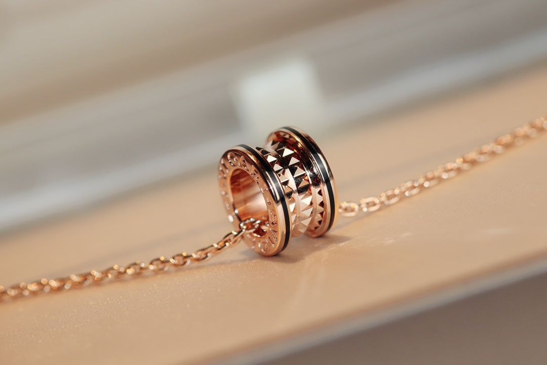 [OAK JURI]ZERO 1 ROCK PEDANT PINK GOLD BLACK NECKLACE