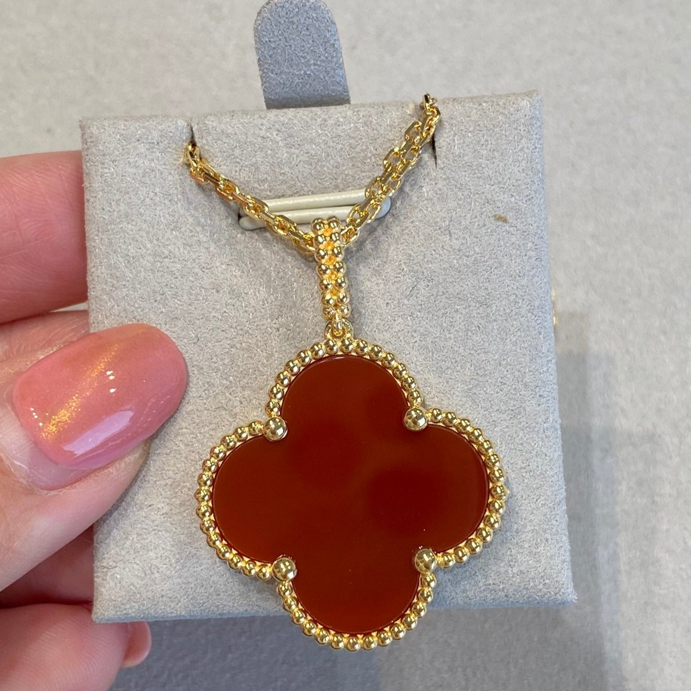 [OAK JURI]CLOVER 25MM NECKLACE GOLD CARNELIAN