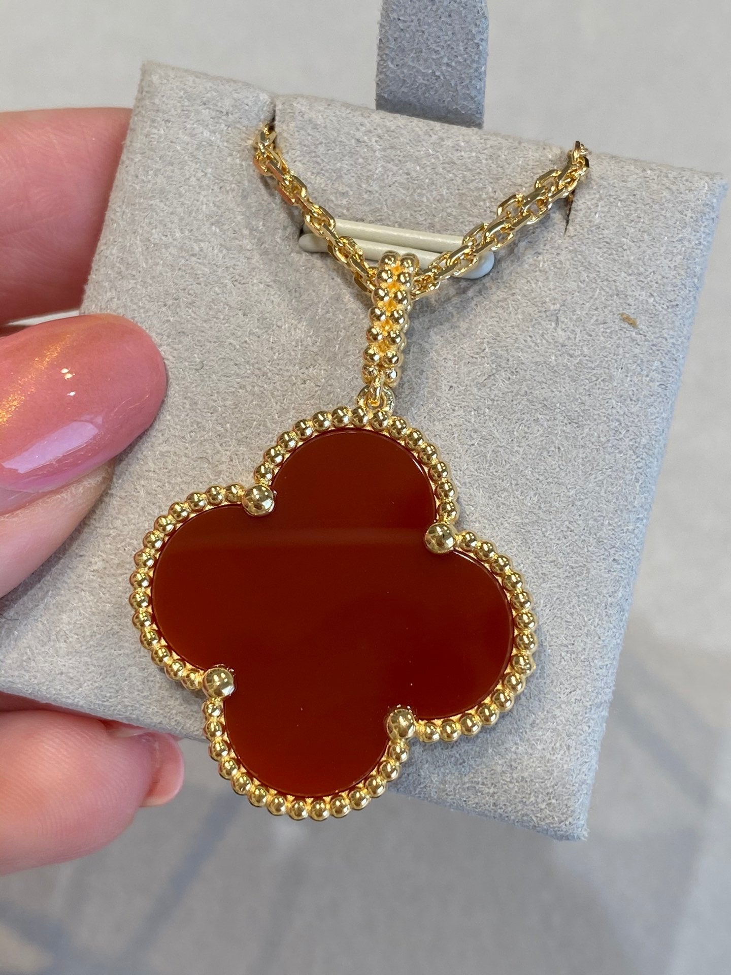 [OAK JURI]CLOVER 25MM NECKLACE GOLD CARNELIAN