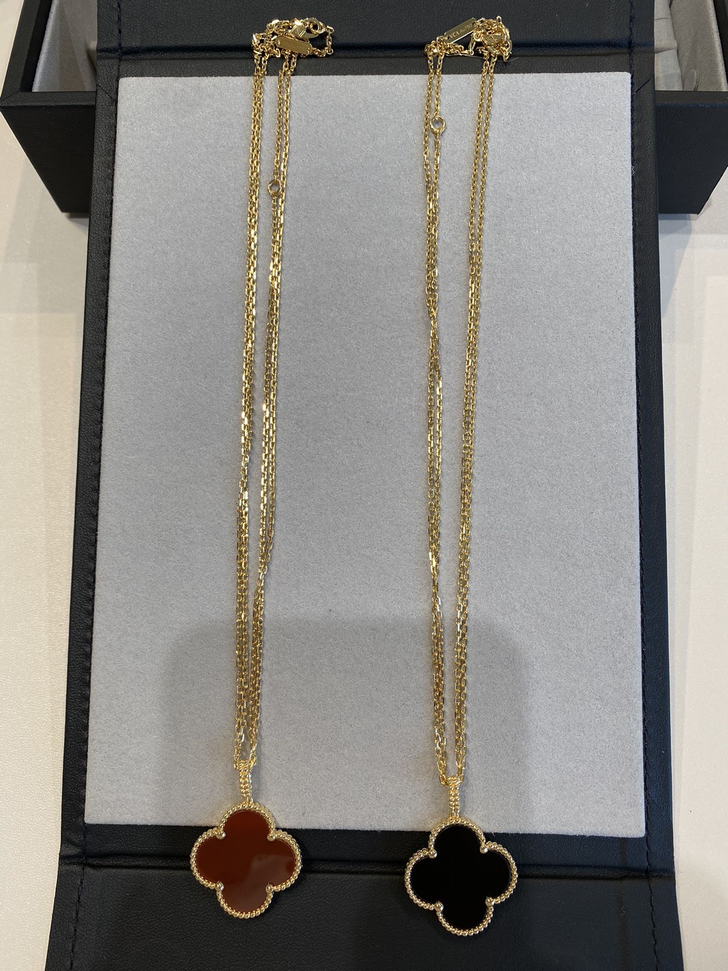 [OAK JURI]CLOVER 25MM NECKLACE GOLD CARNELIAN