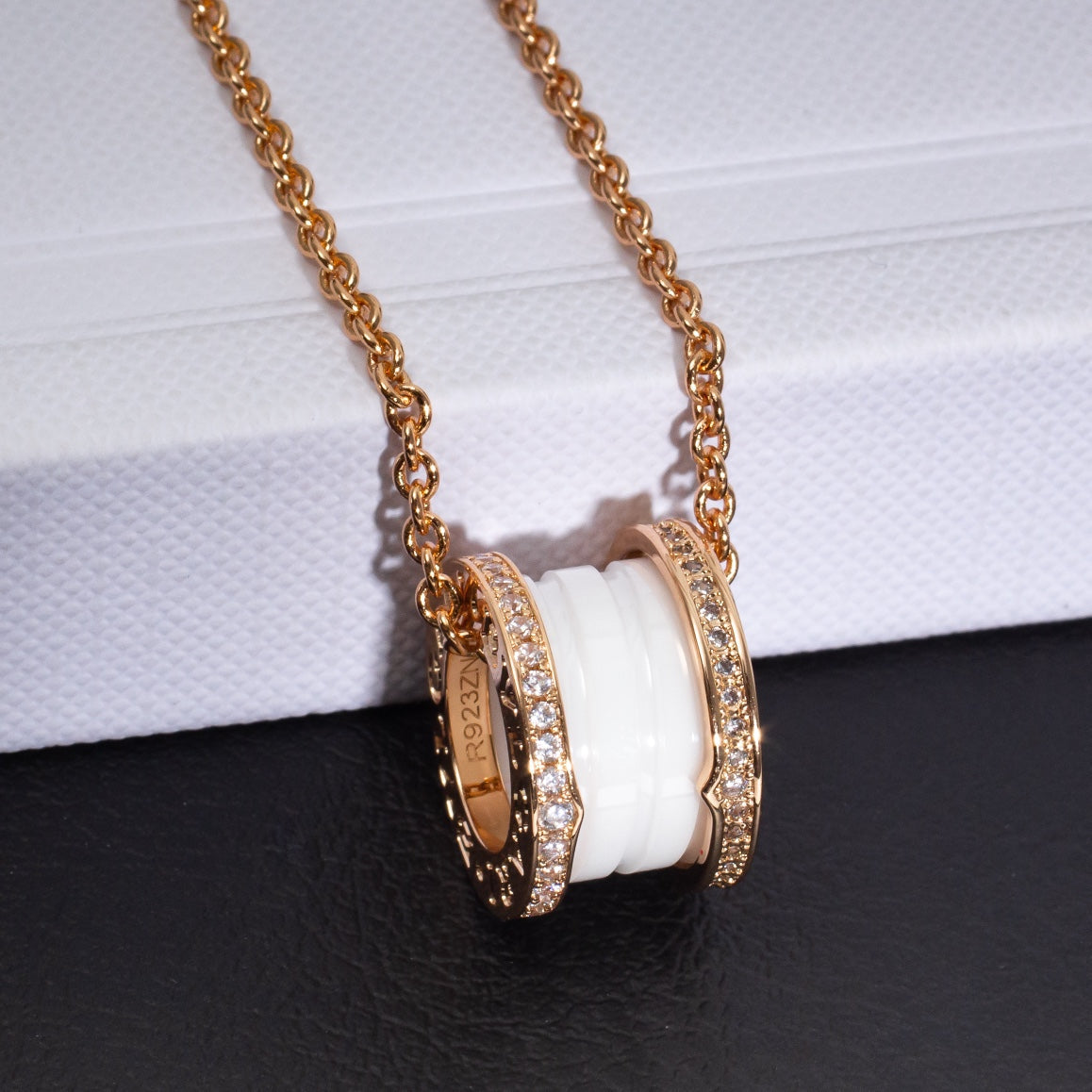 [OAK JURI]ZERO 1 WHITE CERAMIC PINK GOLD DIAMOND NECKLACE
