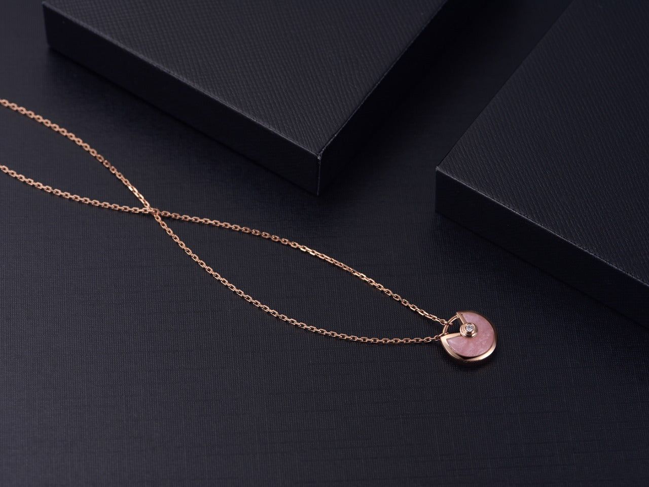 [OAK JURI]AMULETTE ROSE GOLD PINK MOP NECKLACE