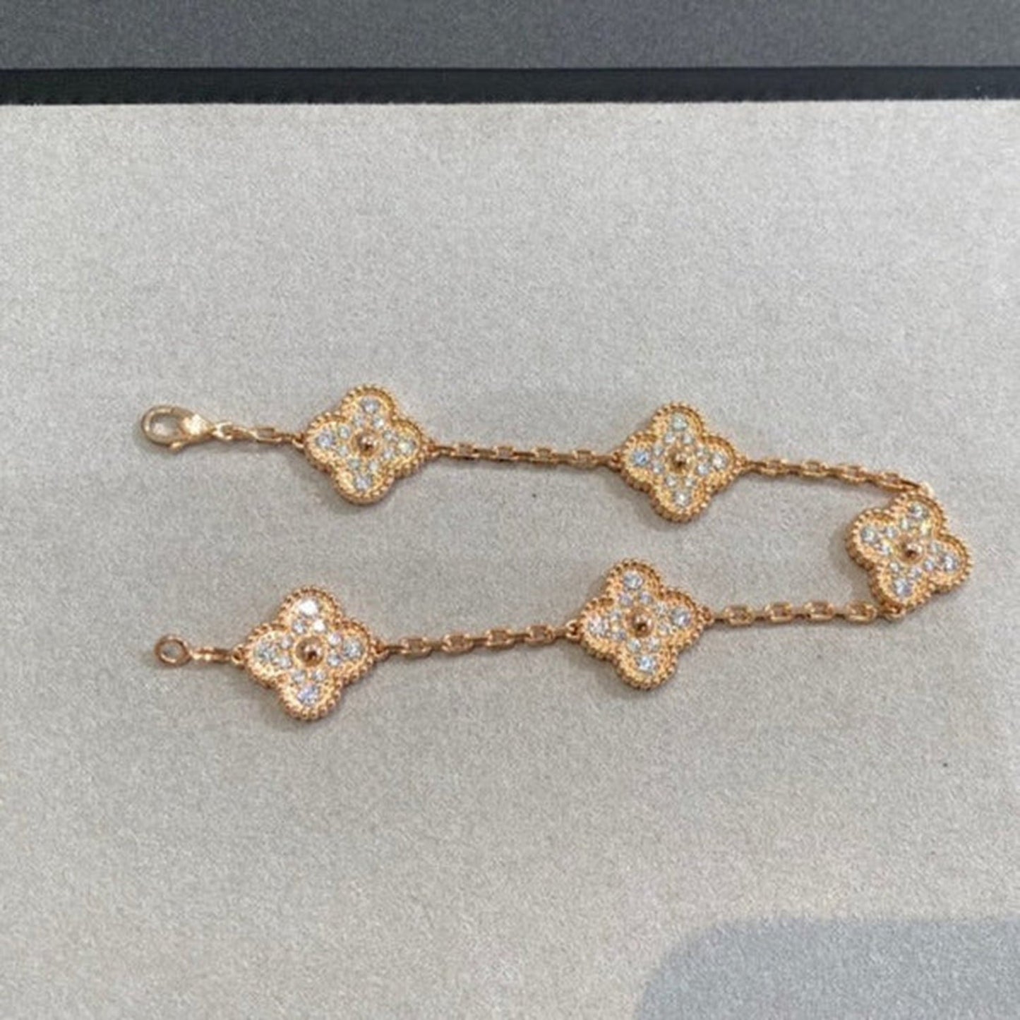 [OAK JURI] CLOVER 5 MOTIF FULL DIAMOND BRACELET COLLECTION