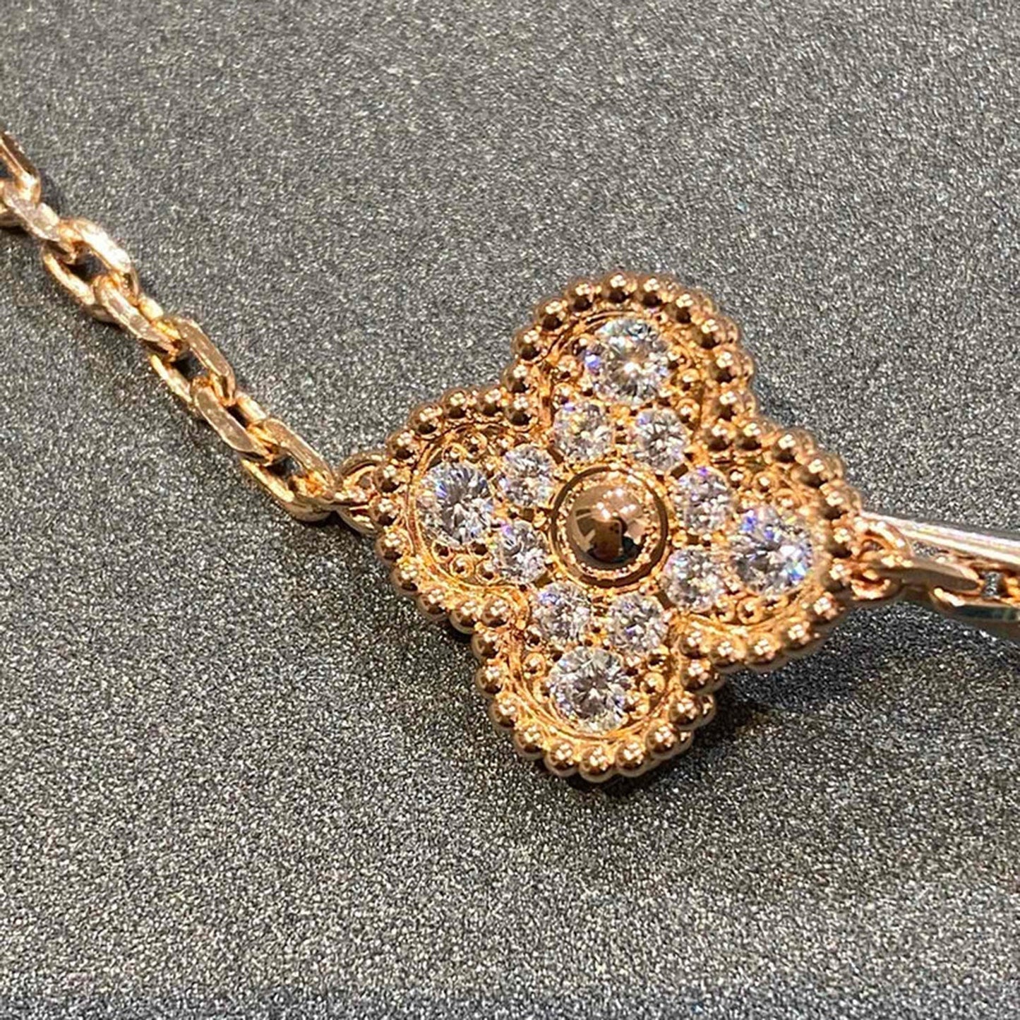 [OAK JURI] CLOVER 5 MOTIF FULL DIAMOND BRACELET COLLECTION