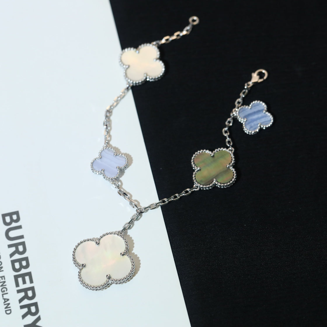 [OAK JURI]CLOVER BRACELET 5 MOTIFS MOP CHALCEDONY SILVER