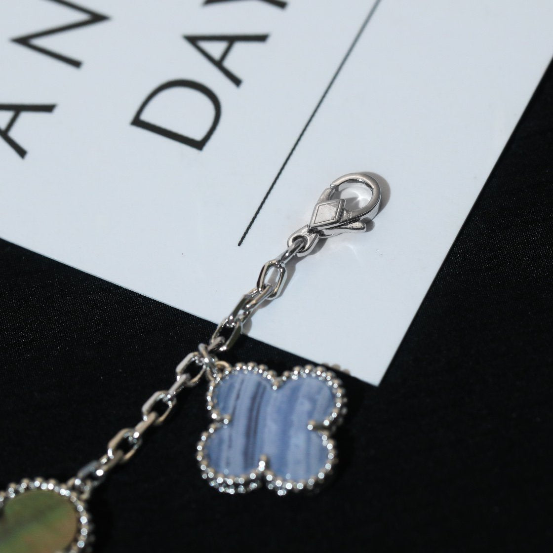 [OAK JURI]CLOVER BRACELET 5 MOTIFS MOP CHALCEDONY SILVER
