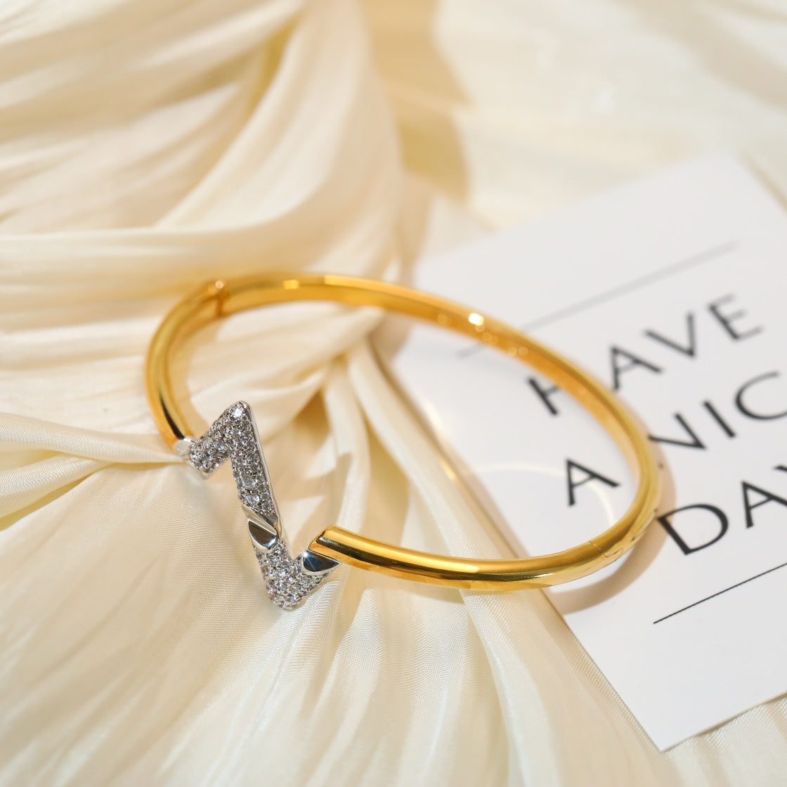 [OAK JURI]VOLTE UPSITE DOWN GOLD DIAMOND BRACELET
