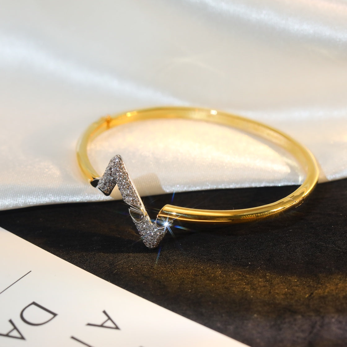 [OAK JURI]VOLTE UPSITE DOWN GOLD DIAMOND BRACELET