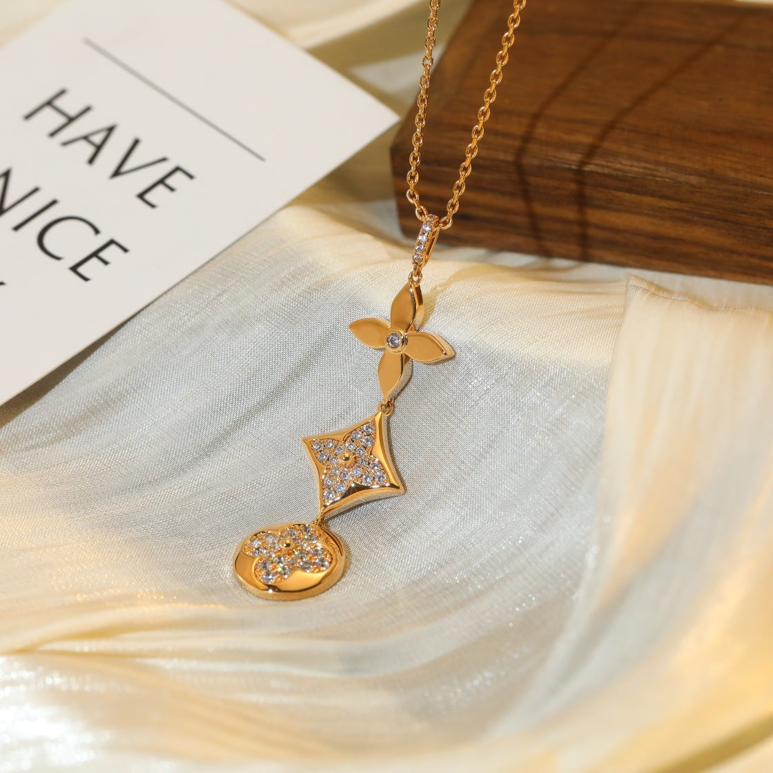 [OAK JURI]STAR AND SUN DIAMOND PINK GOLD NECKLACE