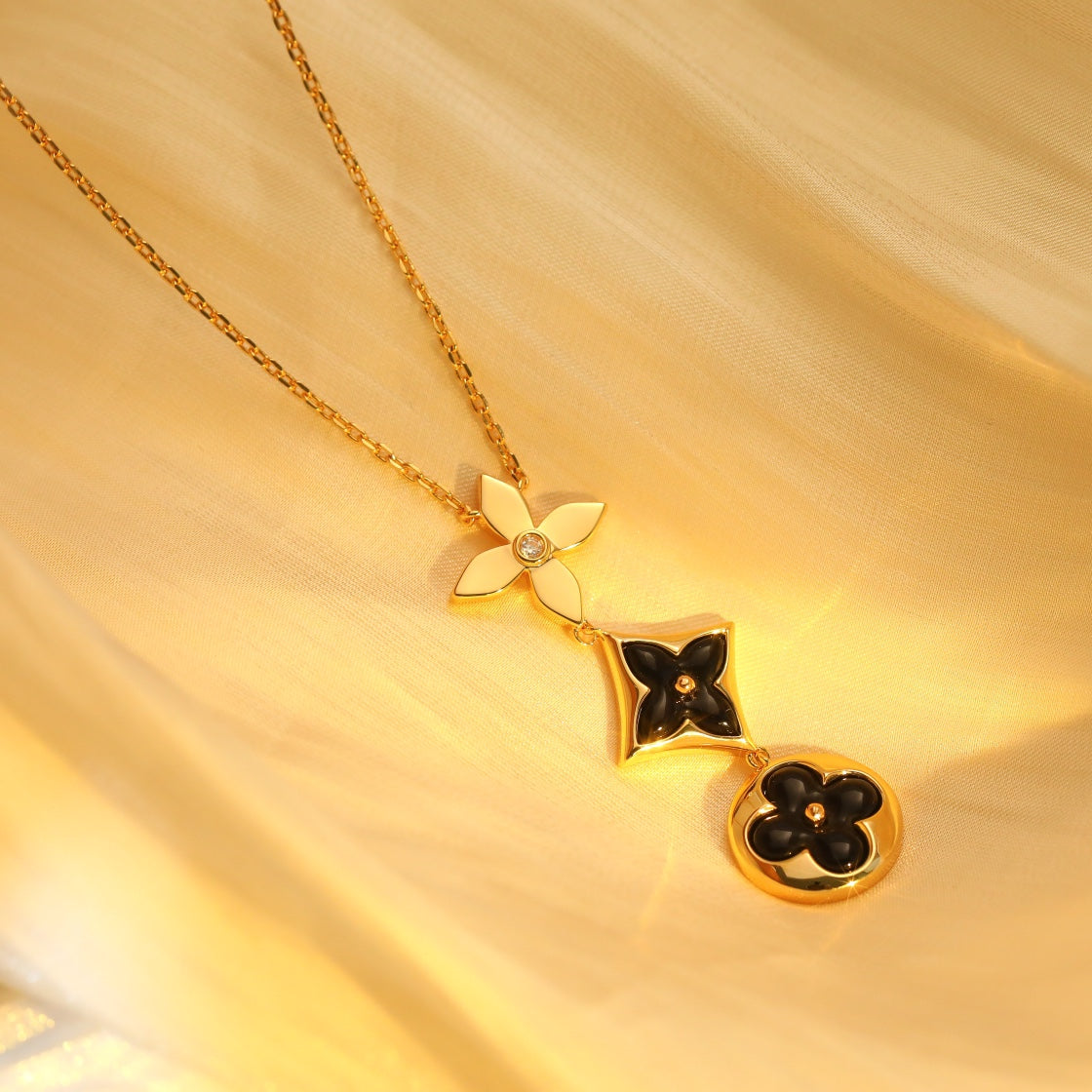 [OAK JURI]STAR AND SUN ONYX PINK GOLD NECKLACE