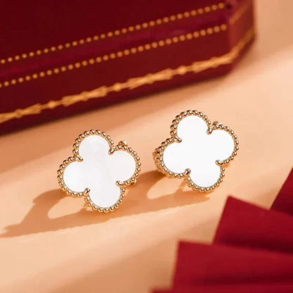 [OAK JURI]CLOVER MEDIUM 1 MOTIFS  WHITE MOP STUD EARRINGS