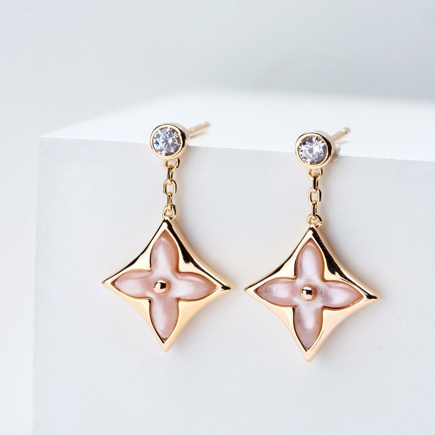 [OAK JURI]DOUBLE STAR PINK GOLD MOP DROP EARRINGS
