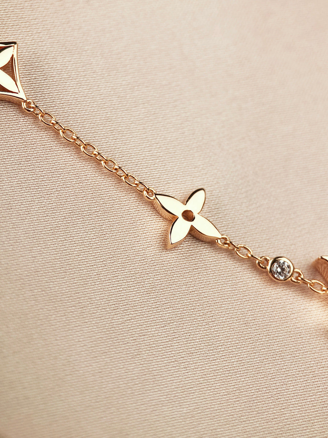 [OAK JURI]STAR AND SUN 7 MOTIFS GOLD BRACELET