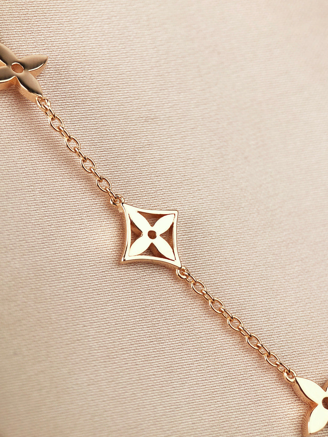[OAK JURI]STAR AND SUN 7 MOTIFS GOLD BRACELET