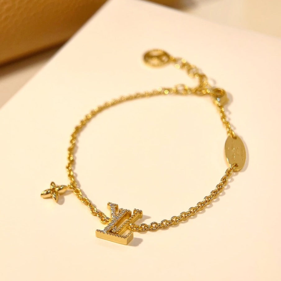 [OAK JURI]LOGO STAR MOTIF GOLD BRACELET