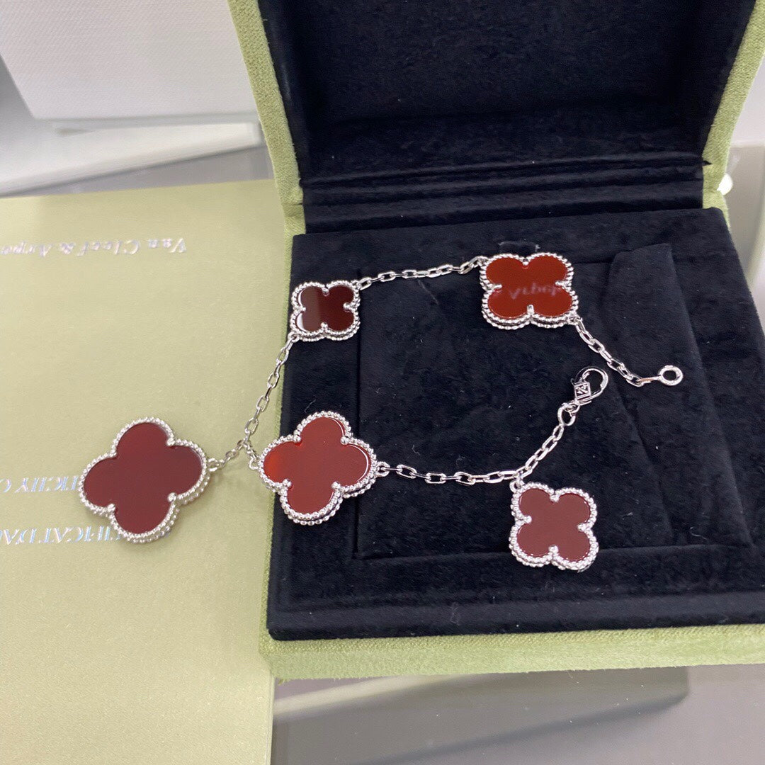 [OAK JURI]CLOVER 5 MOTIFS SIVLER CARNELIAN BRACELET