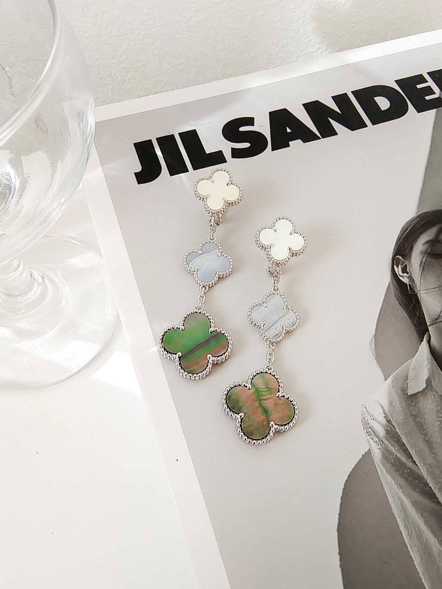 [OAK JURI]CLOVER 3 MOTIFS CHALCEDONY DARK MOP SILVER EARRINGS