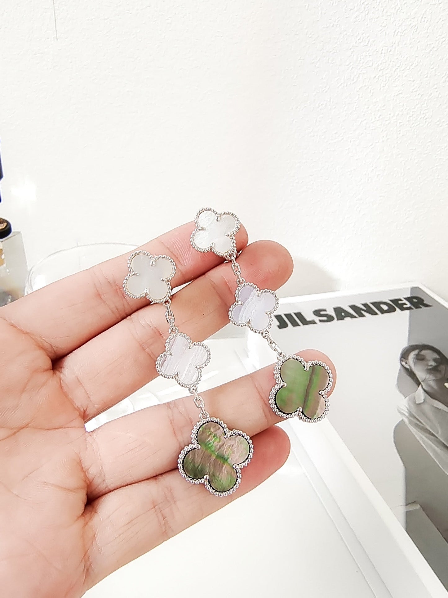 [OAK JURI]CLOVER 3 MOTIFS CHALCEDONY DARK MOP SILVER EARRINGS