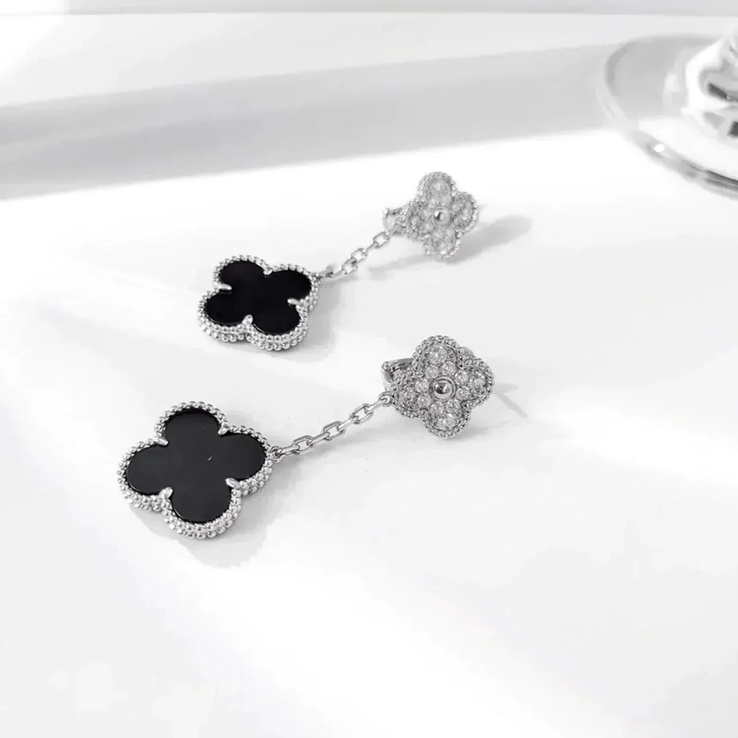 [OAK JURI]CLOVER 2 MOTIFS  DIAMOND ONYX EARRINGS SILVER