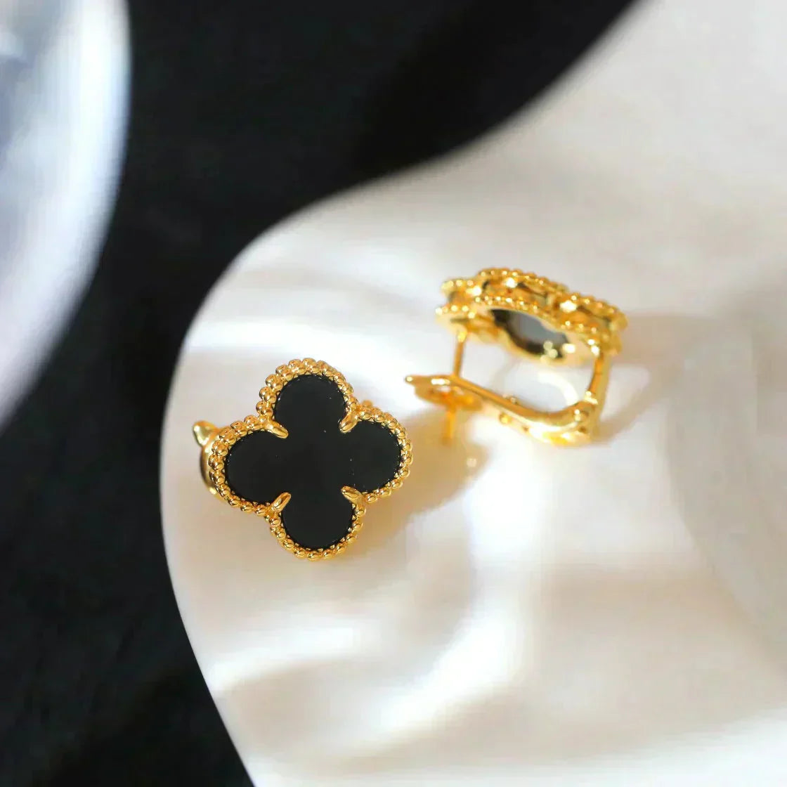[OAK JURI]CLOVER MEDIUM 1 MOTIFS  ONYX STUD EARRINGS
