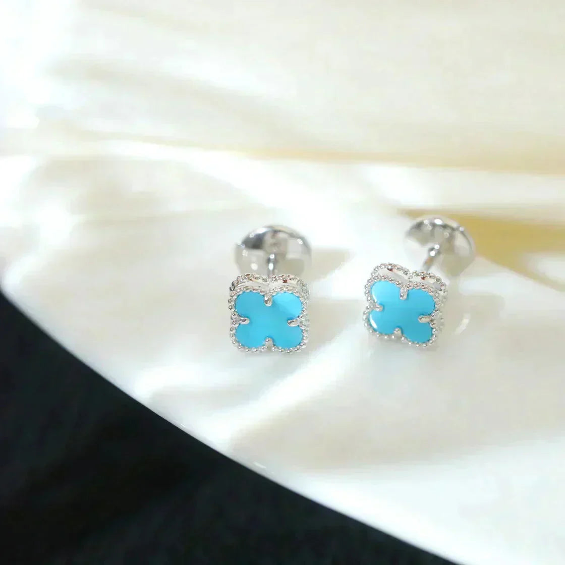 [OAK JURI]CLOVER MINI 9.5MM ONYX STUD EARRINGS SILVER