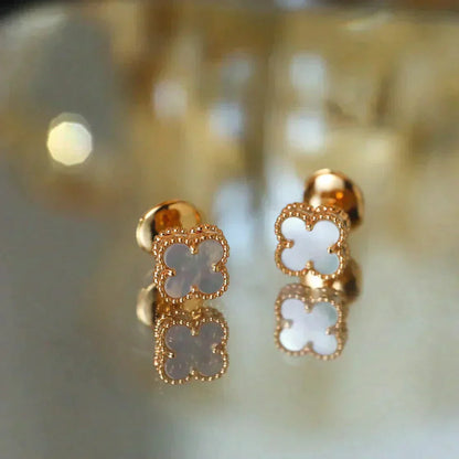 [OAK JURI]CLOVER MINI 9.5MM WHITE MOP EARRINGS