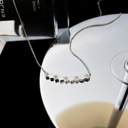 [OAK JURI]BEE MY LOVE DIAMOND NECKLACE