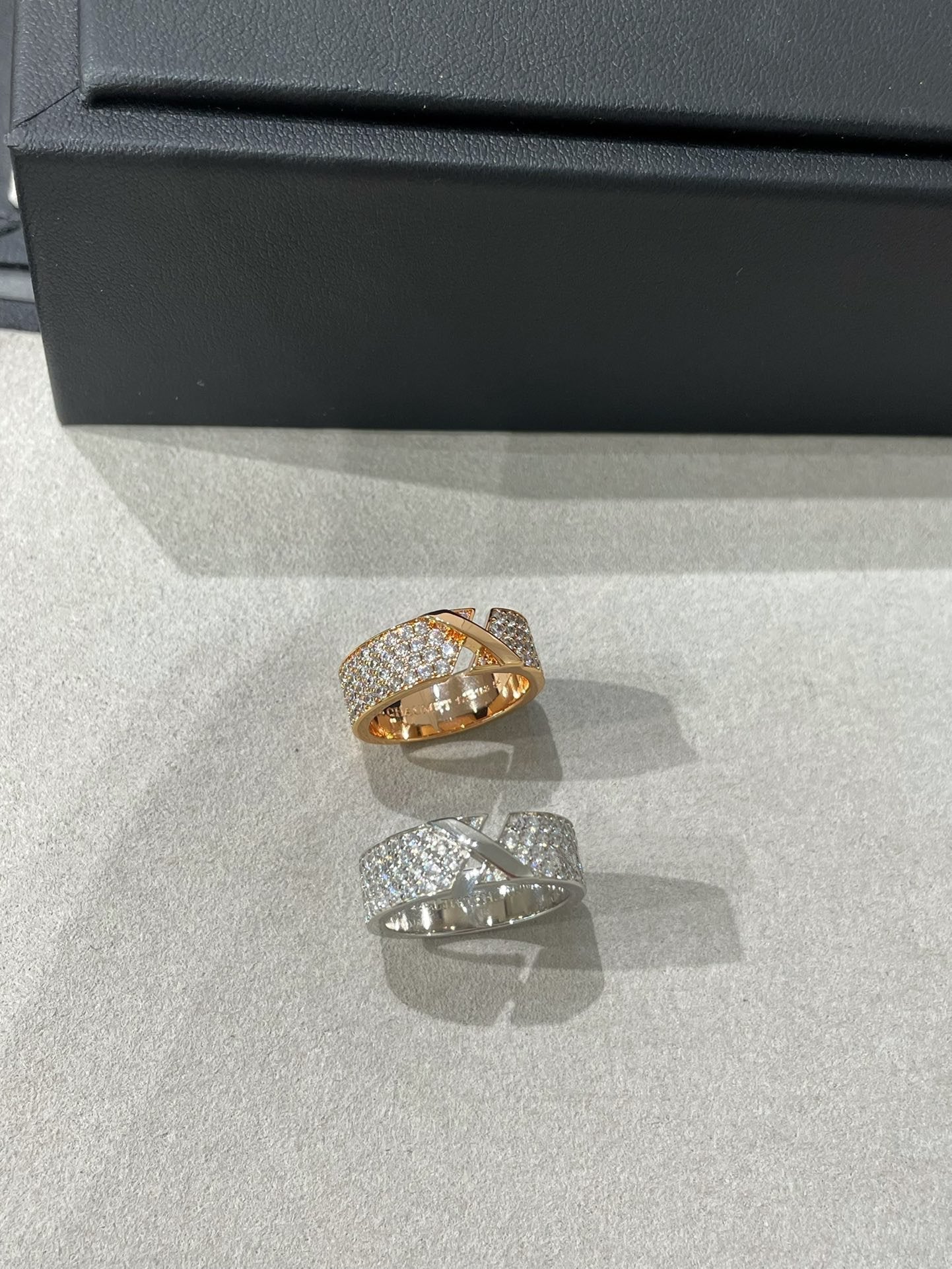[OAK JURI]LIENS EVIDENCE  DIAMOND PAVED RING
