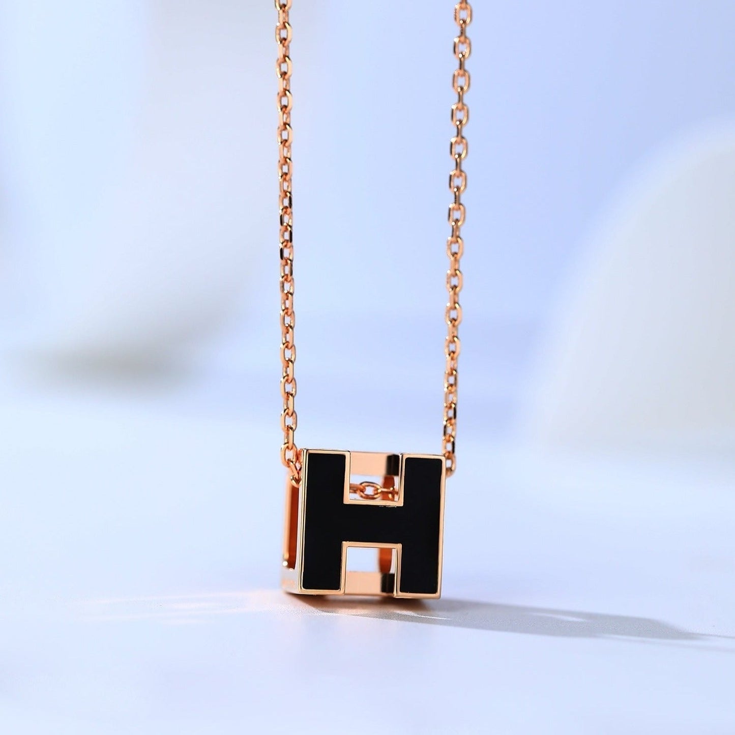 [OAK JURI]H CAGE PINK GOLD NECKLACE