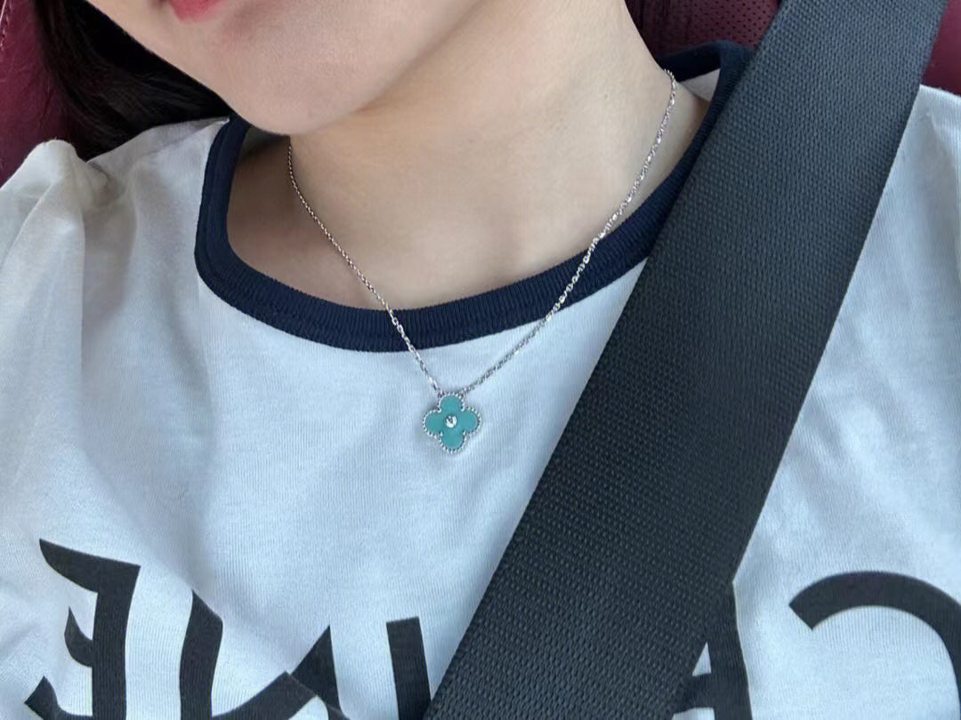 [OAK JURI]CLOVER 1 DIAMOND LIGHT BLUE SILVER NECKLACE