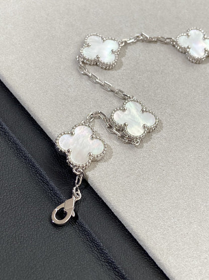 [OAK JURI]CLOVER WHITE PEARL MOP 5 MOTIF BRACELET COLLECTION