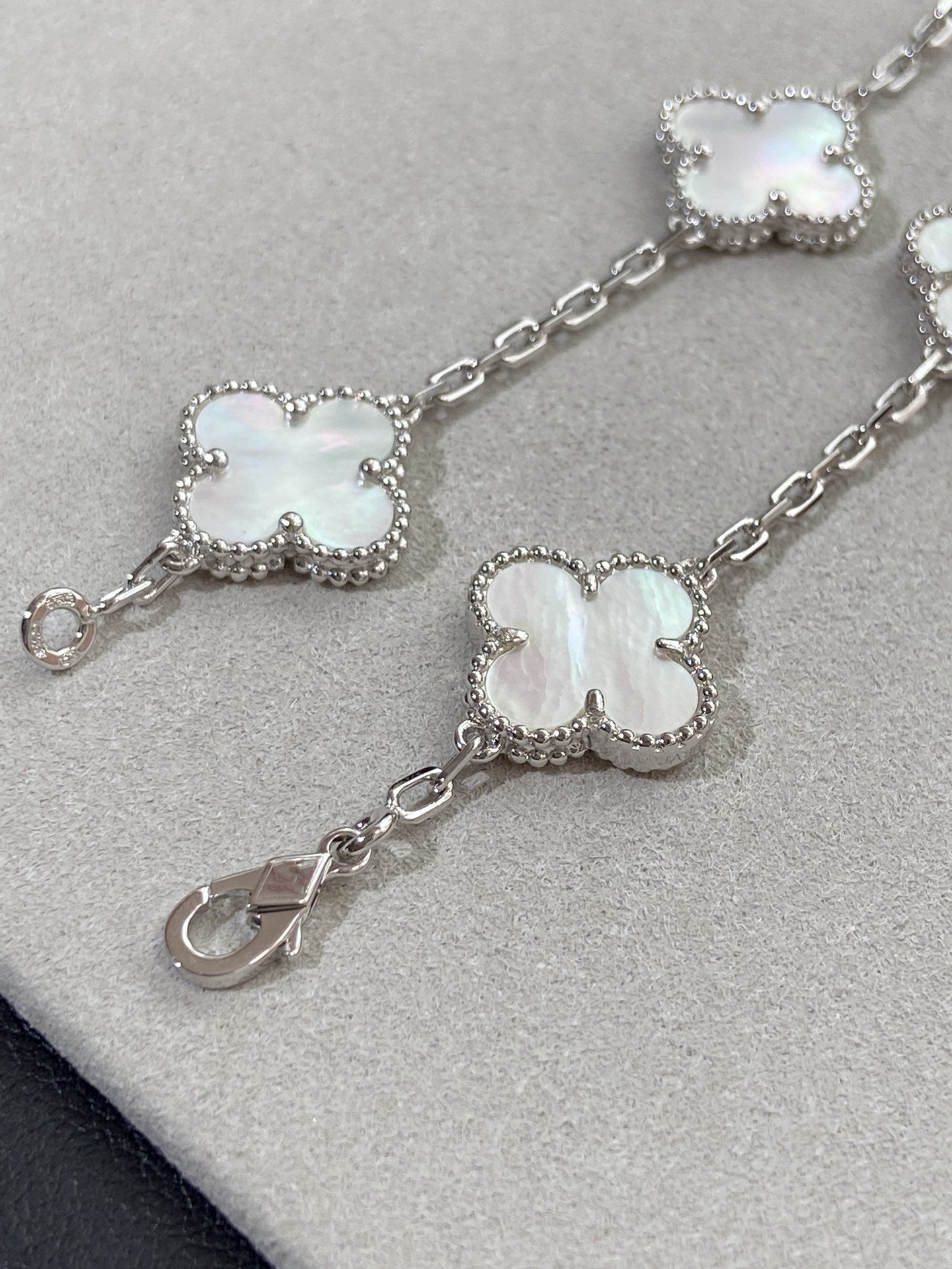 [OAK JURI]CLOVER SILVER MOP 5 MOTIF BRACELET