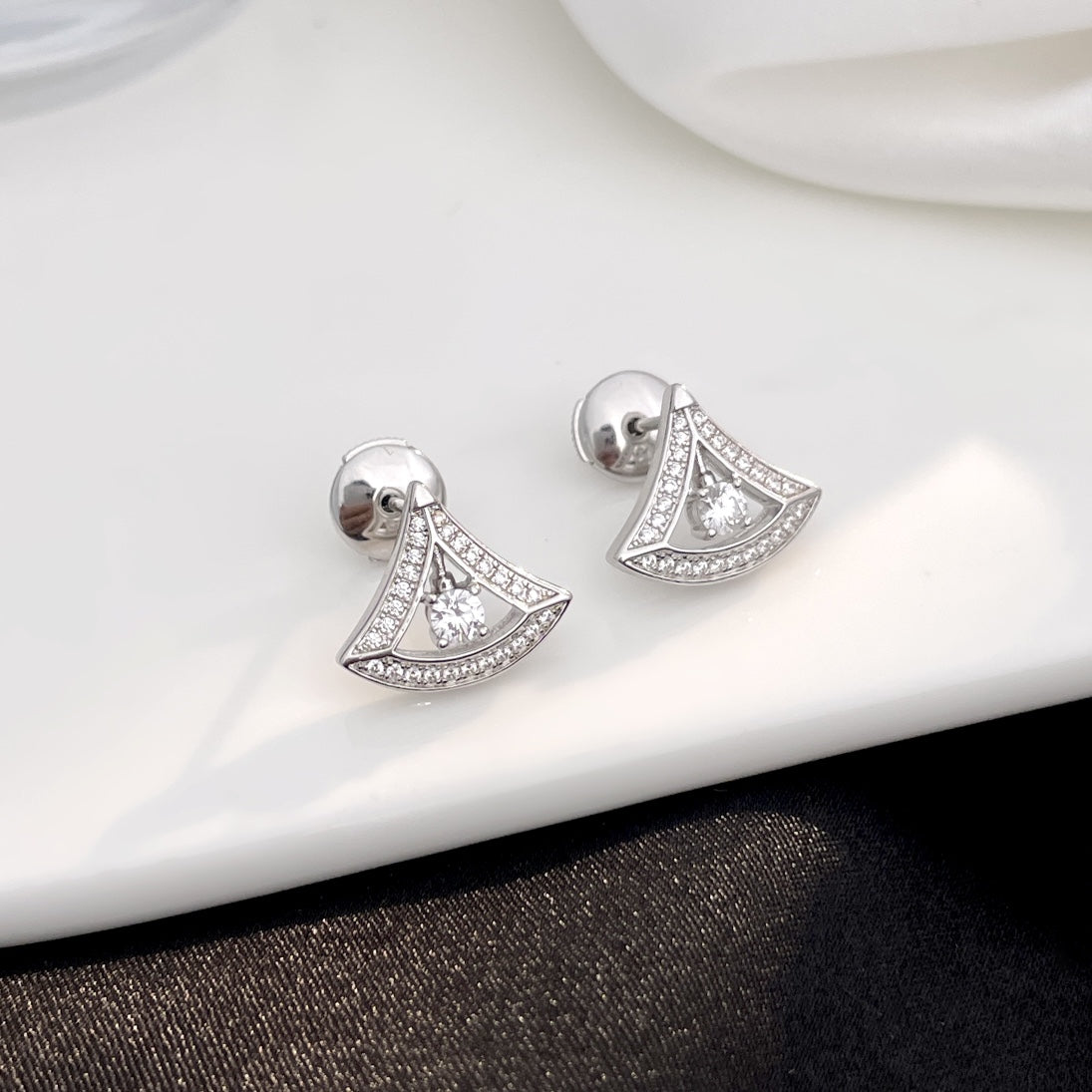 [OAK JURI]DREAM MINI DIAMOND STUD EARRINGS