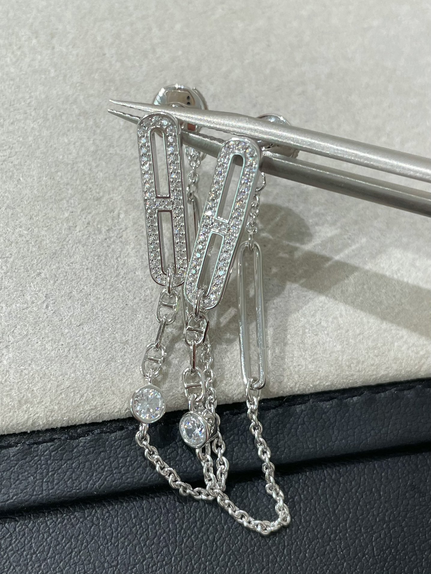 [OAK JURI]CHAINE CHAOS DIAMOND DROP EARRINGS