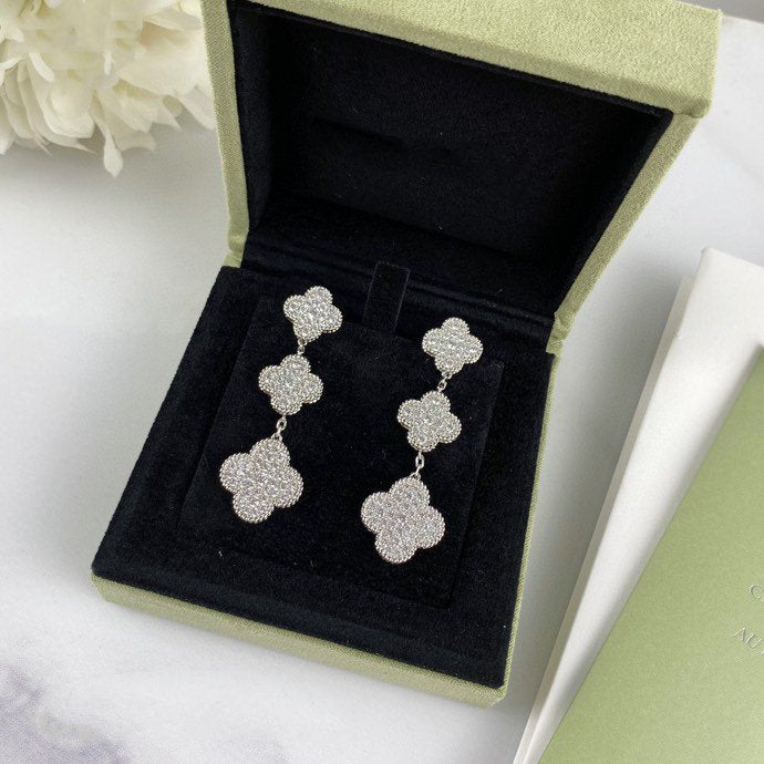 [OAK JURI]CLOVER 3 MOTIF DIAMOND SILVER DROP EARRINGS