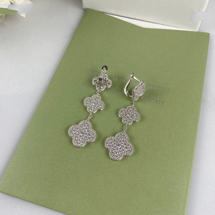 [OAK JURI]CLOVER 3 MOTIF DIAMOND SILVER DROP EARRINGS