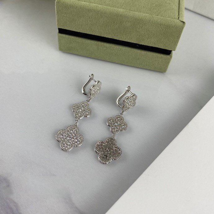 [OAK JURI]CLOVER 3 MOTIF DIAMOND SILVER DROP EARRINGS