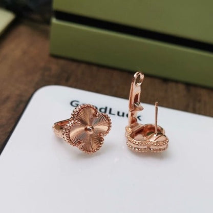 [OAK JURI]CLOVER MEDIUM STUD EARRINGS