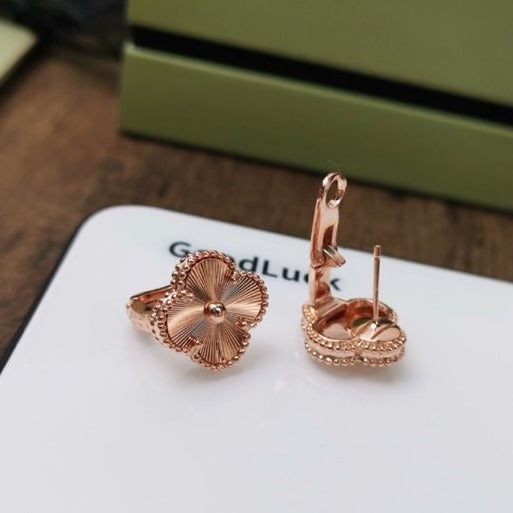 [OAK JURI]CLOVER MEDIUM STUD EARRINGS
