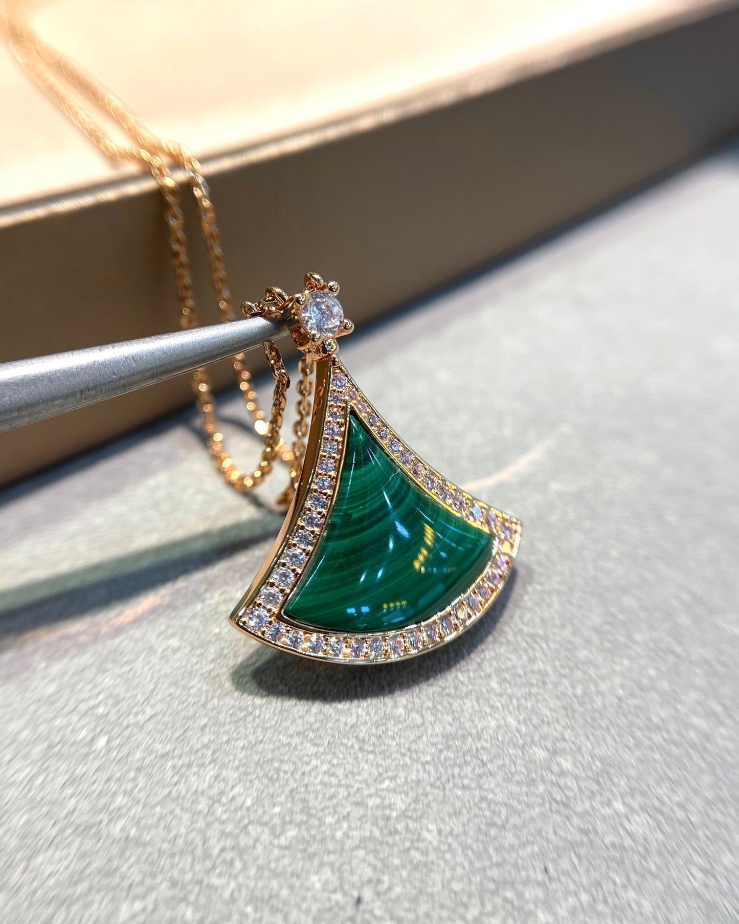 [OAK JURI]DREAM MALACHITE DIAMOND PAVED PINK GOLD NECKLACE