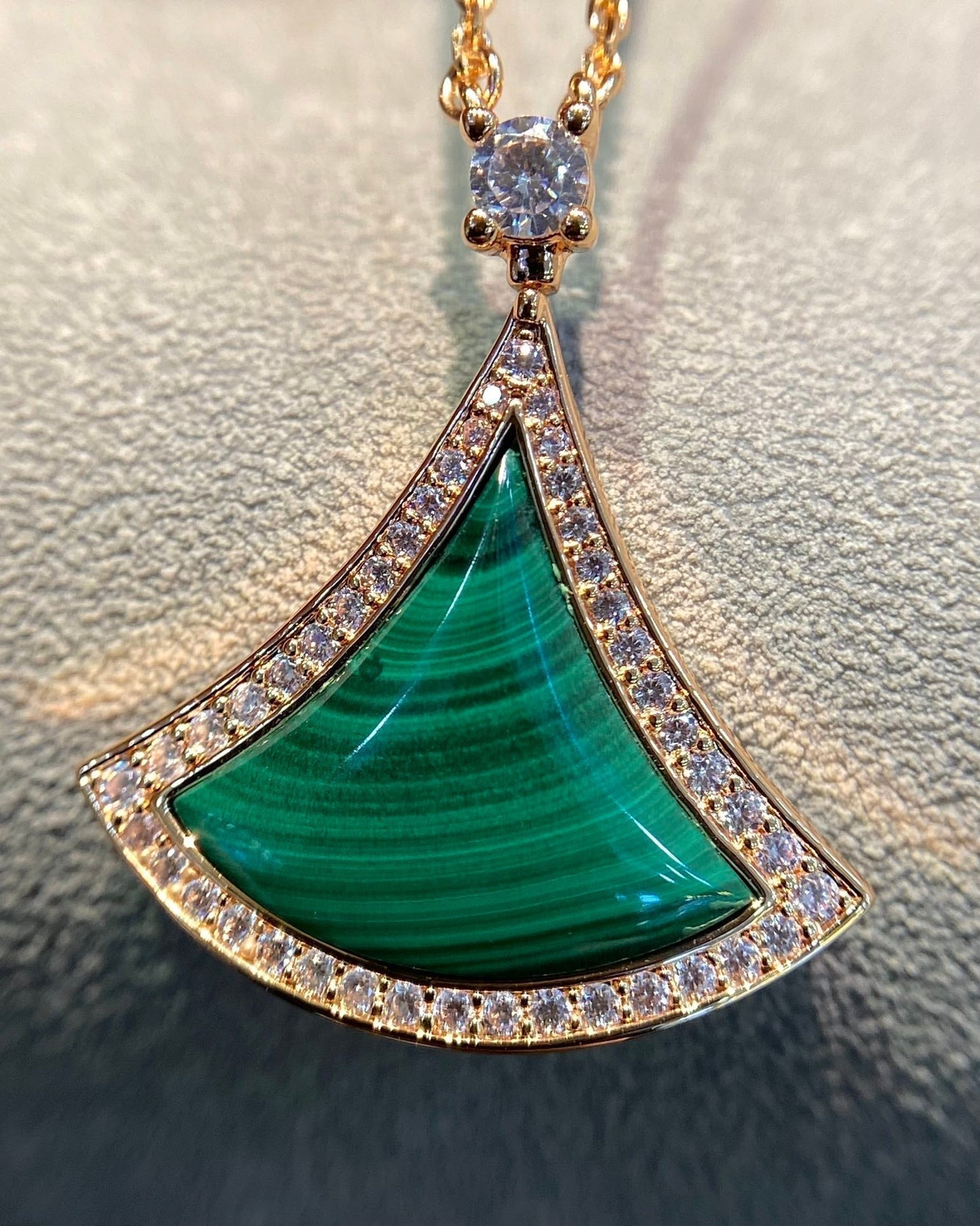 [OAK JURI]DREAM MALACHITE DIAMOND PAVED PINK GOLD NECKLACE