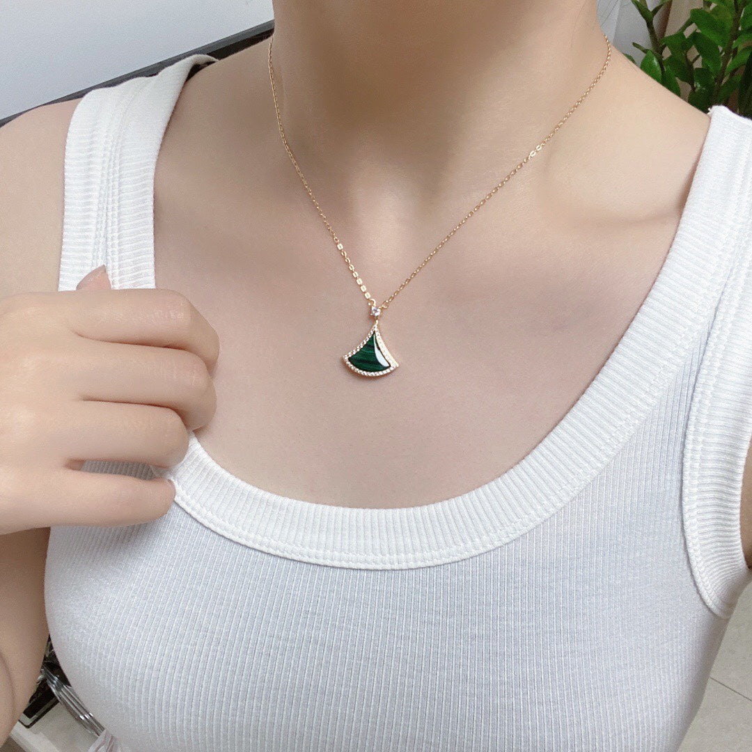 [OAK JURI]DREAM MALACHITE DIAMOND PAVED PINK GOLD NECKLACE