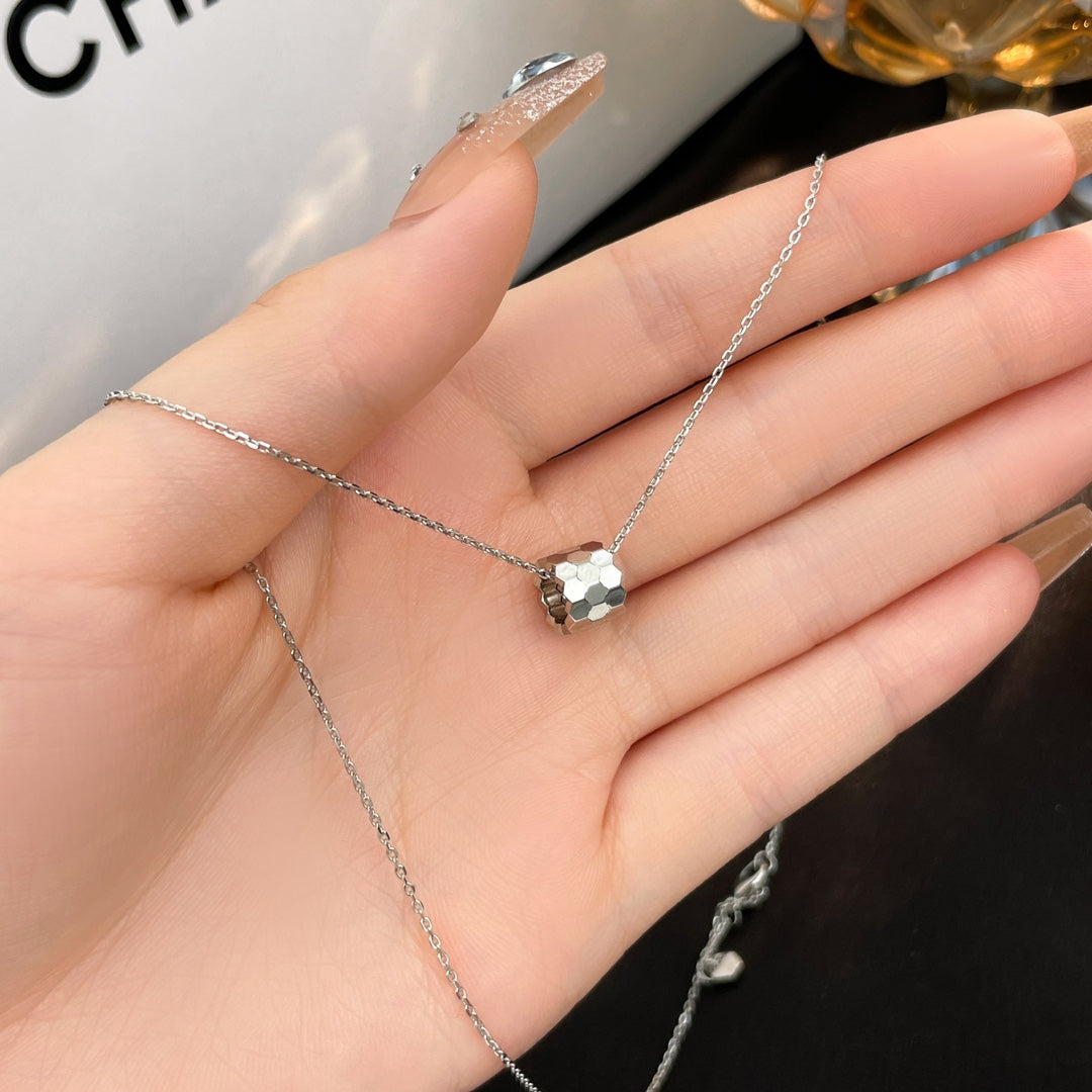 [OAK JURI]BEE MINI NECKLACE