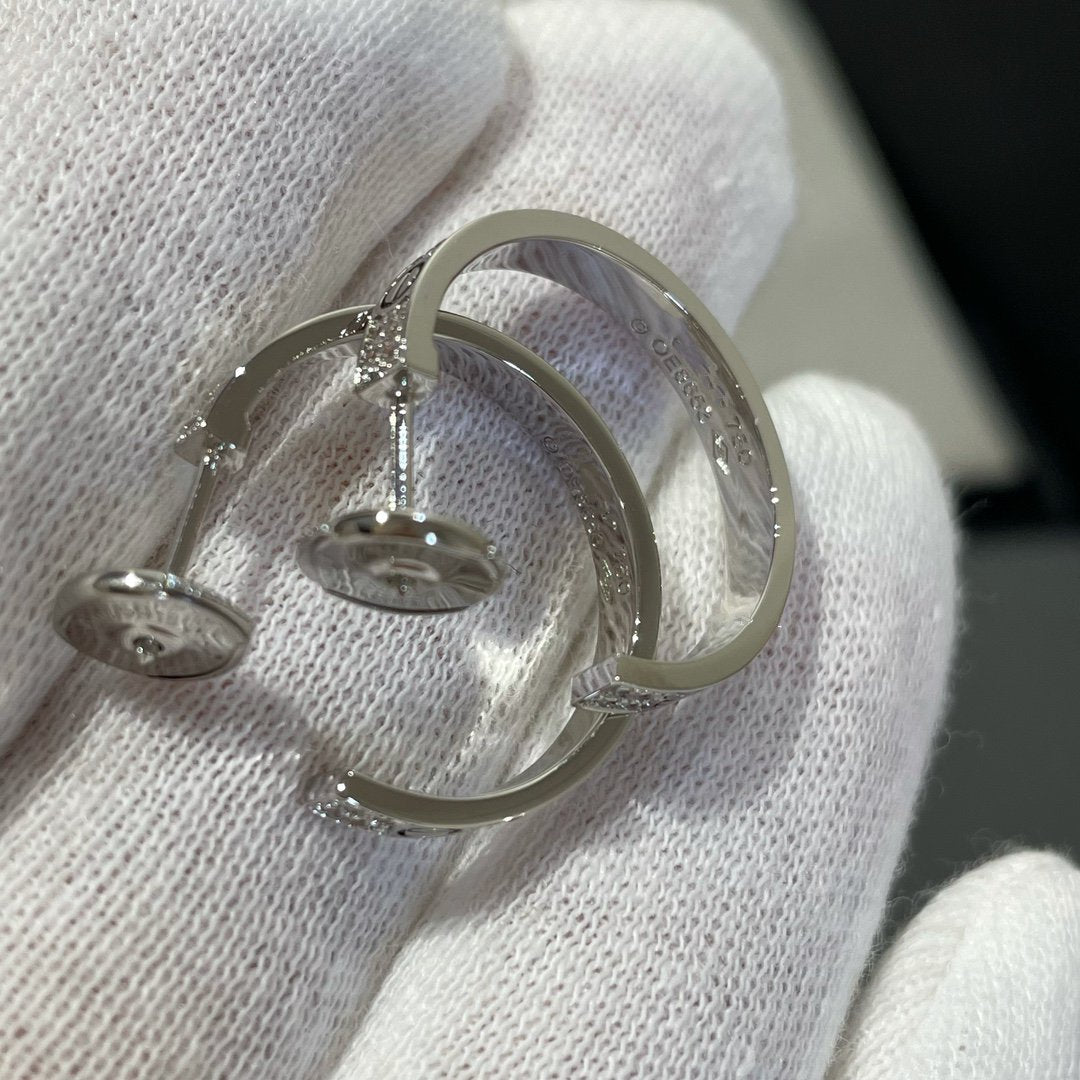 [OAK JURI]LOVE DIAMOND SILVER HOOP EARRINGS