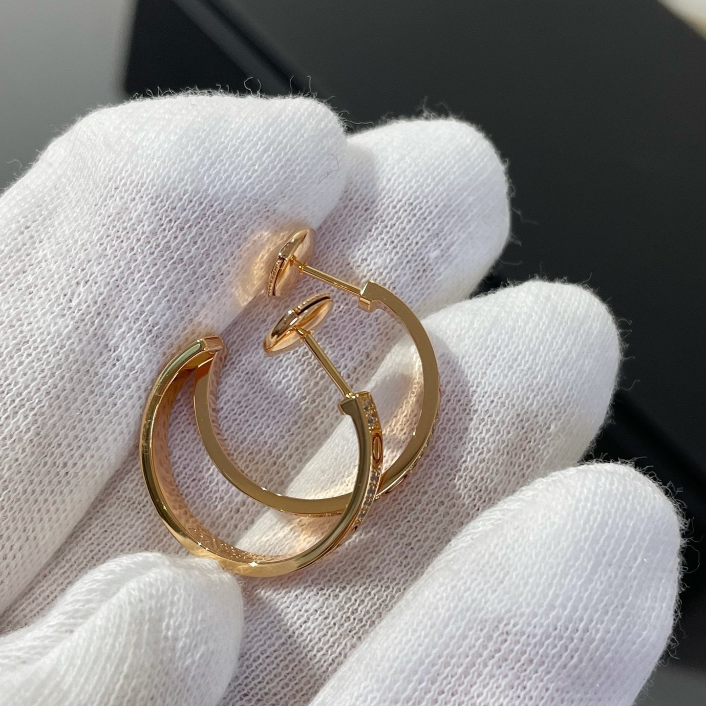 [OAK JURI]LOVE DIAMOND PINK GOLD HOOP EARRINGS