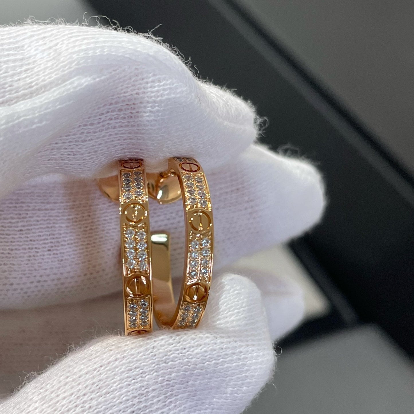 [OAK JURI]LOVE DIAMOND PINK GOLD HOOP EARRINGS