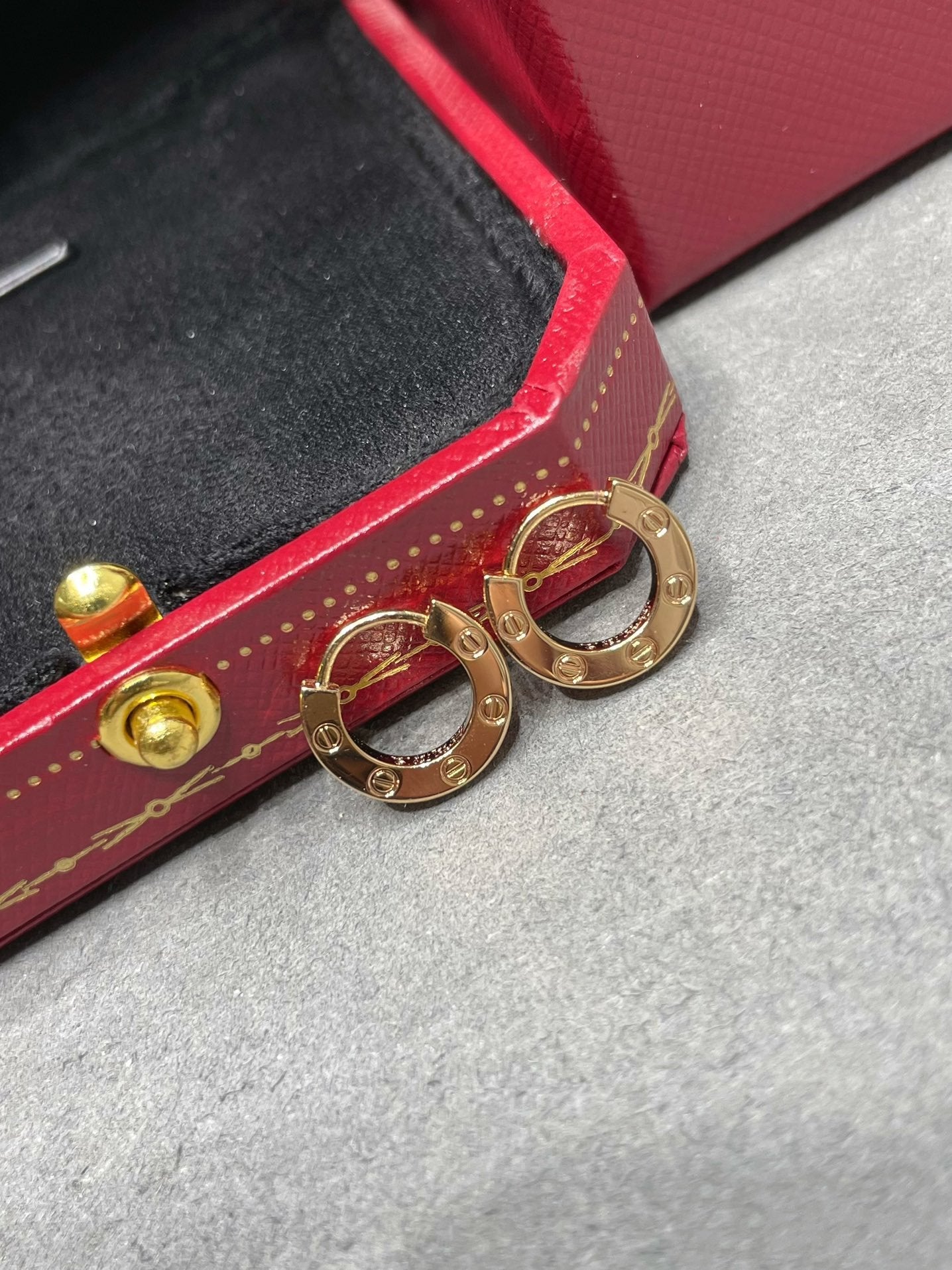 [OAK JURI]LOVE MINI EARRINGS